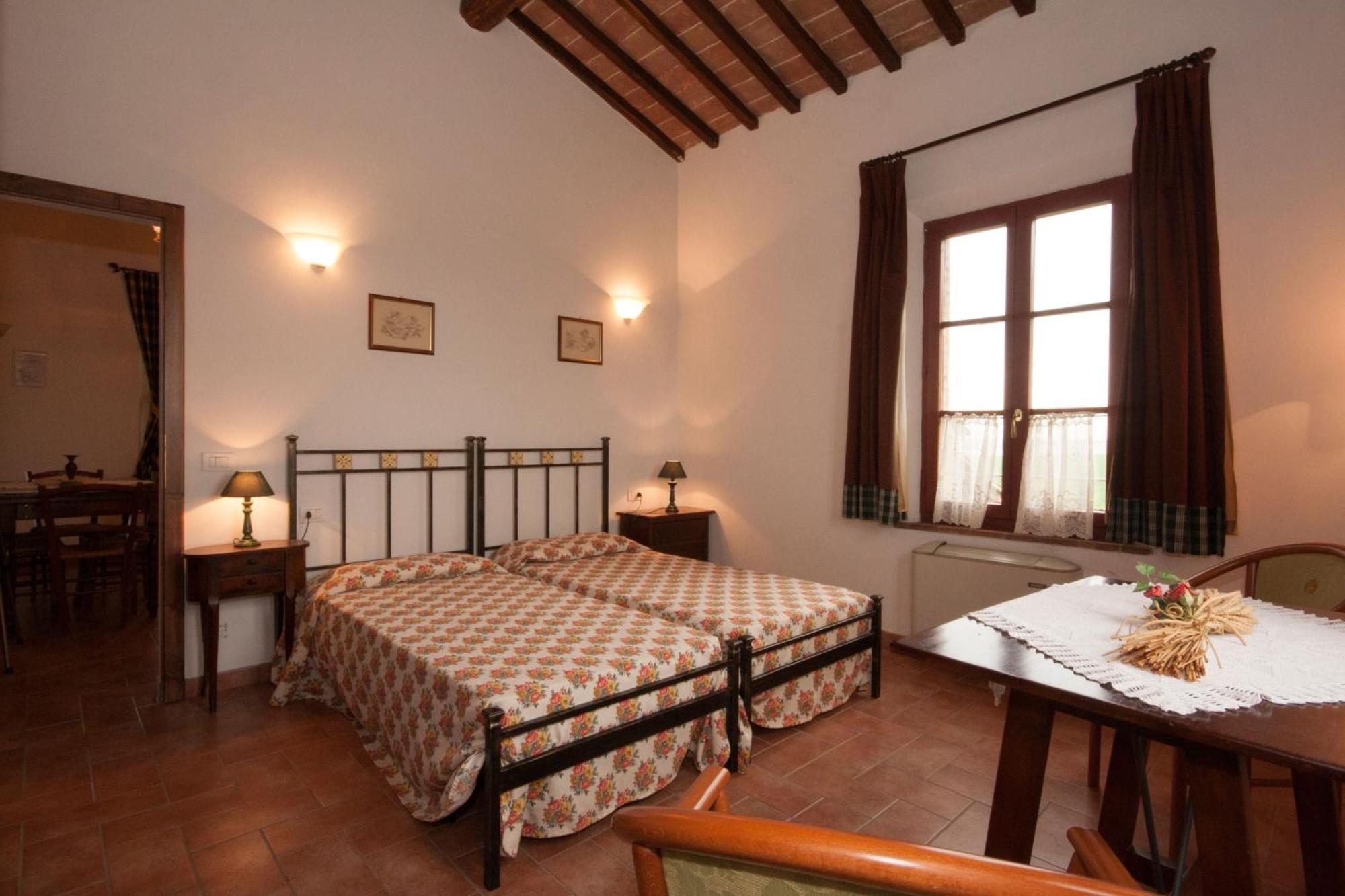 Casavacanze Vesta Isola d'Arbia Phòng bức ảnh